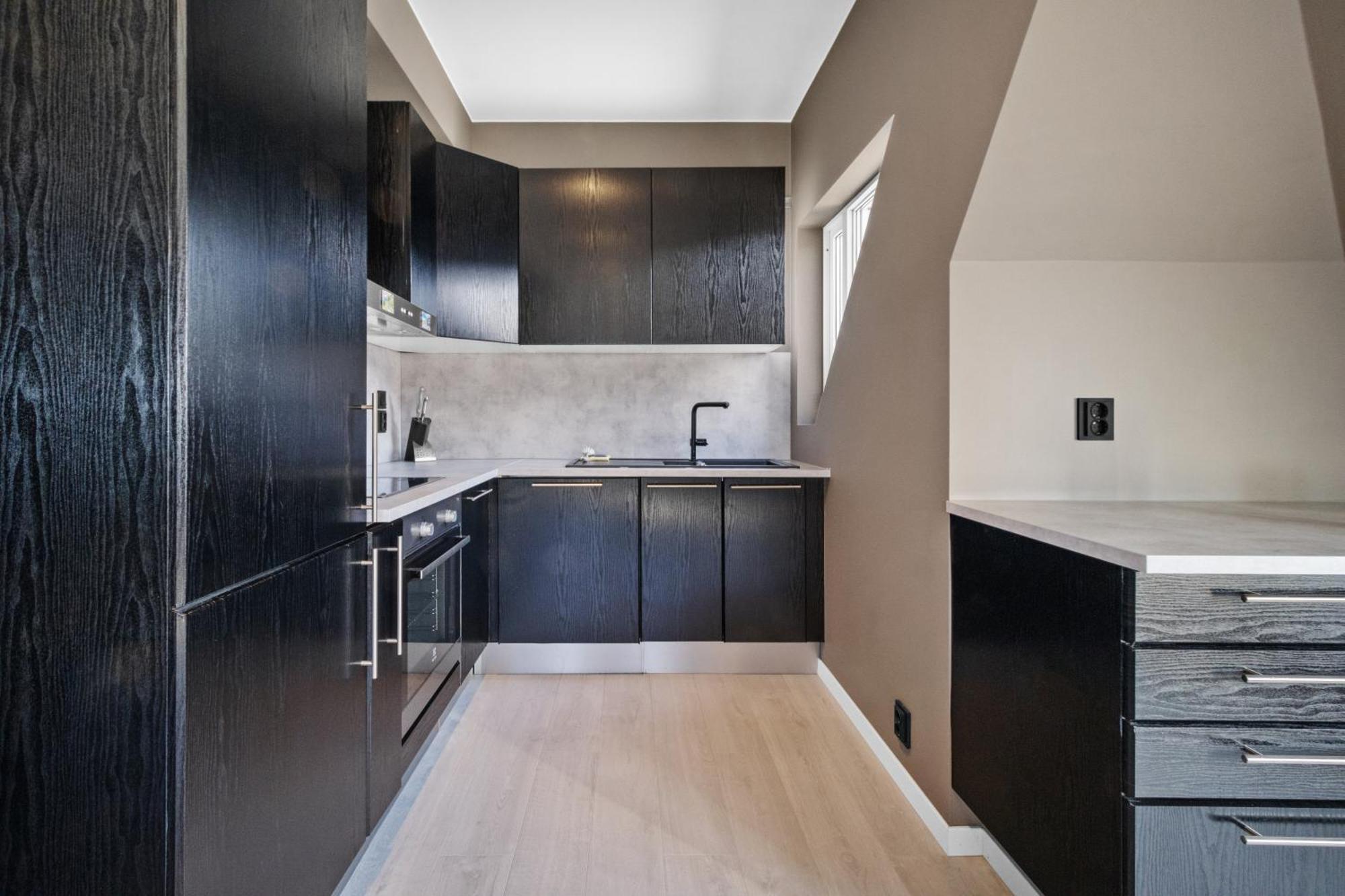 Penthouse In Apartment *